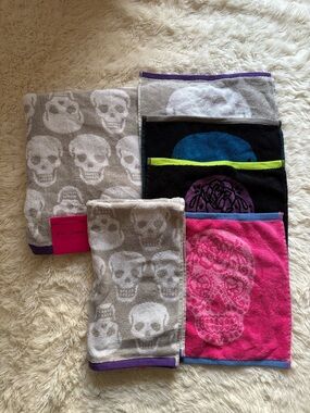 Betsey Johnson Skull Bath Towel Set